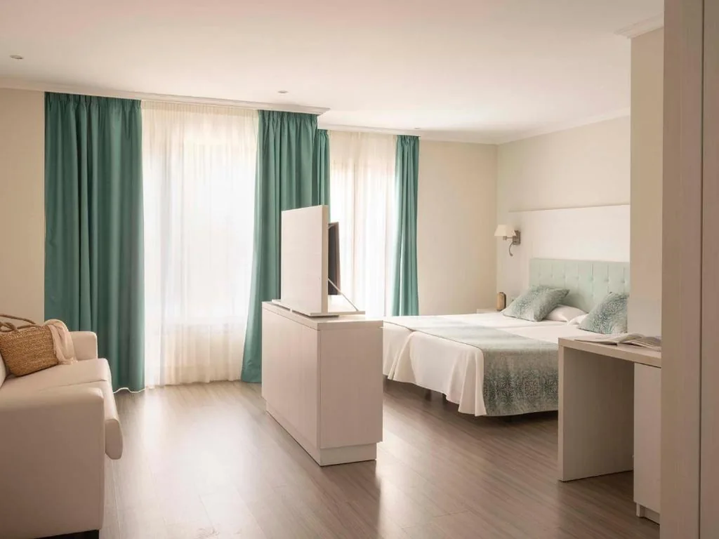 Quarto Duplo Deluxe com 1 ou 2 camas — Ona Palmira Paguera