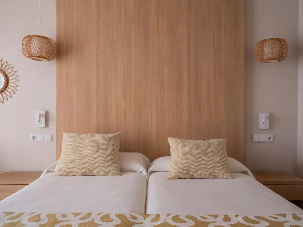 Quarto Duplo Superior (3 adultos) — Ona Palmira Paguera