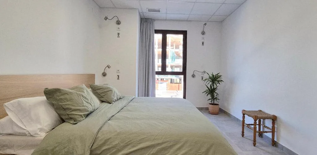 Chambre double avec salle de bains privative extérieure — Onda-Ribesalbes Hostel & Suites