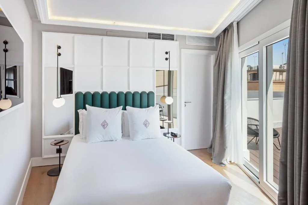 Habitación Doble con terraza — One Shot Conde Torrejón