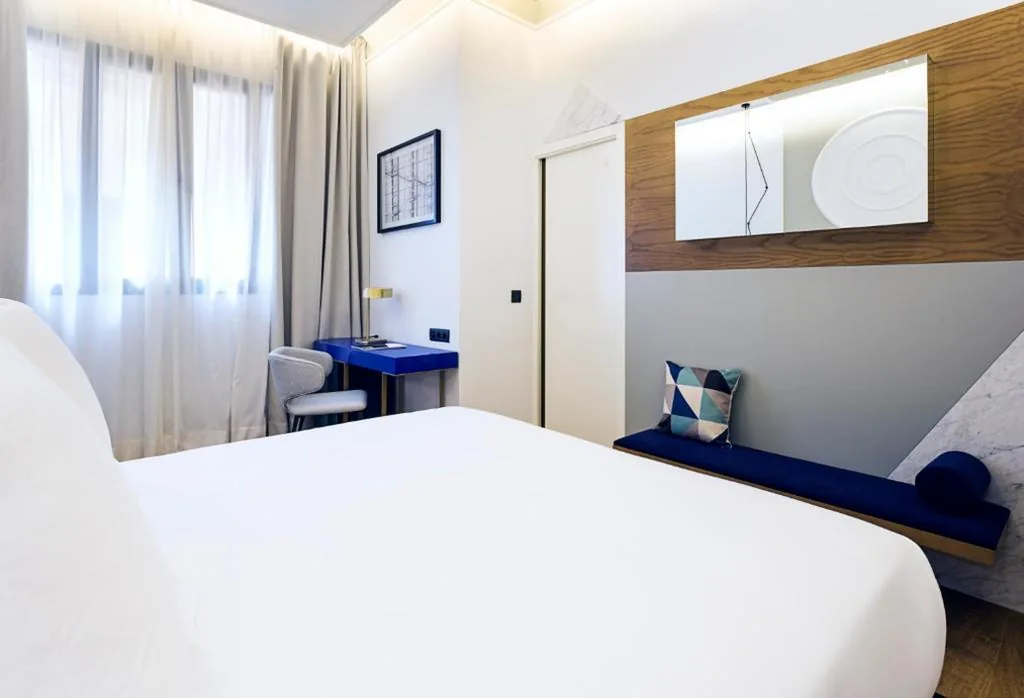 Chambre double Standard - 1 ou 2 lits — One Shot Fortuny