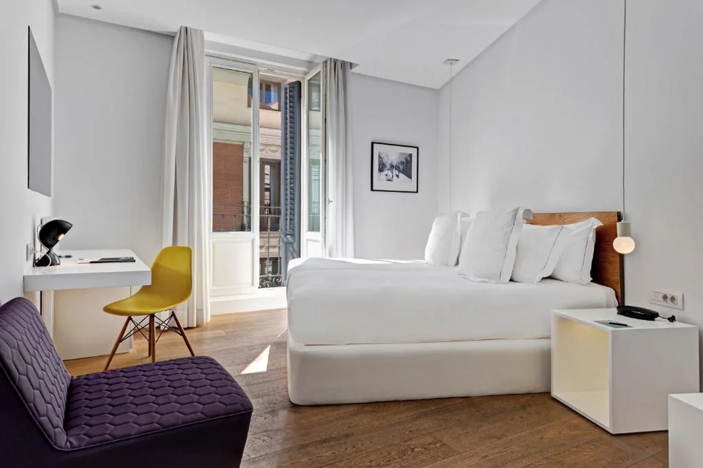 Habitación Doble con balcón - 1 o 2 camas — One Shot Prado