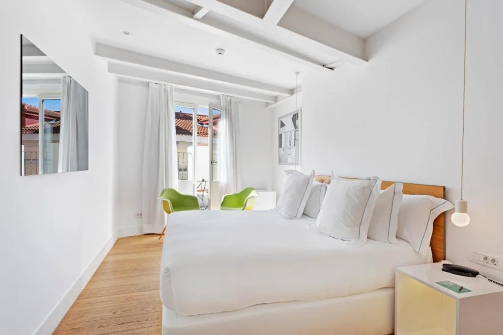 Habitación Doble Superior con terraza - 1 o 2 camas — One Shot Prado