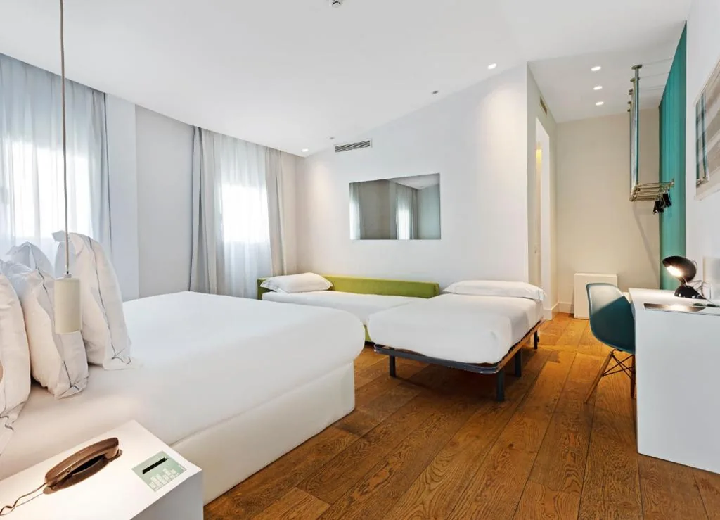 Habitación Familiar (2 adultos y 2 niños) — One Shot Prado