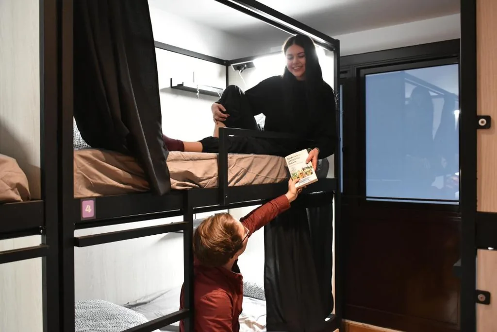 Cama en habitación compartida mixta de 10 camas — Onefam Batlló