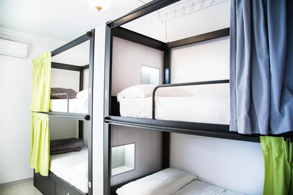 Lit dans un dortoir mixte de 4 lits — Onefam Catedral