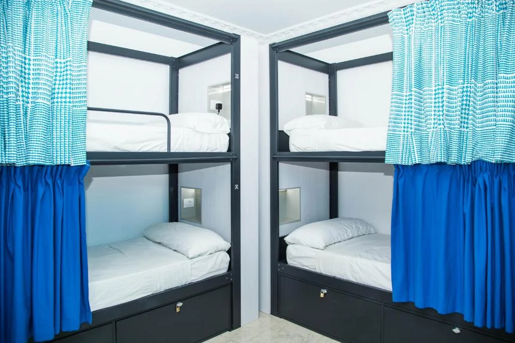 Lit dans un dortoir mixte de 8 lits — Onefam Catedral