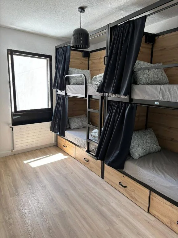 Posto letto in dormitorio misto da 8 letti — Onefam Madrid