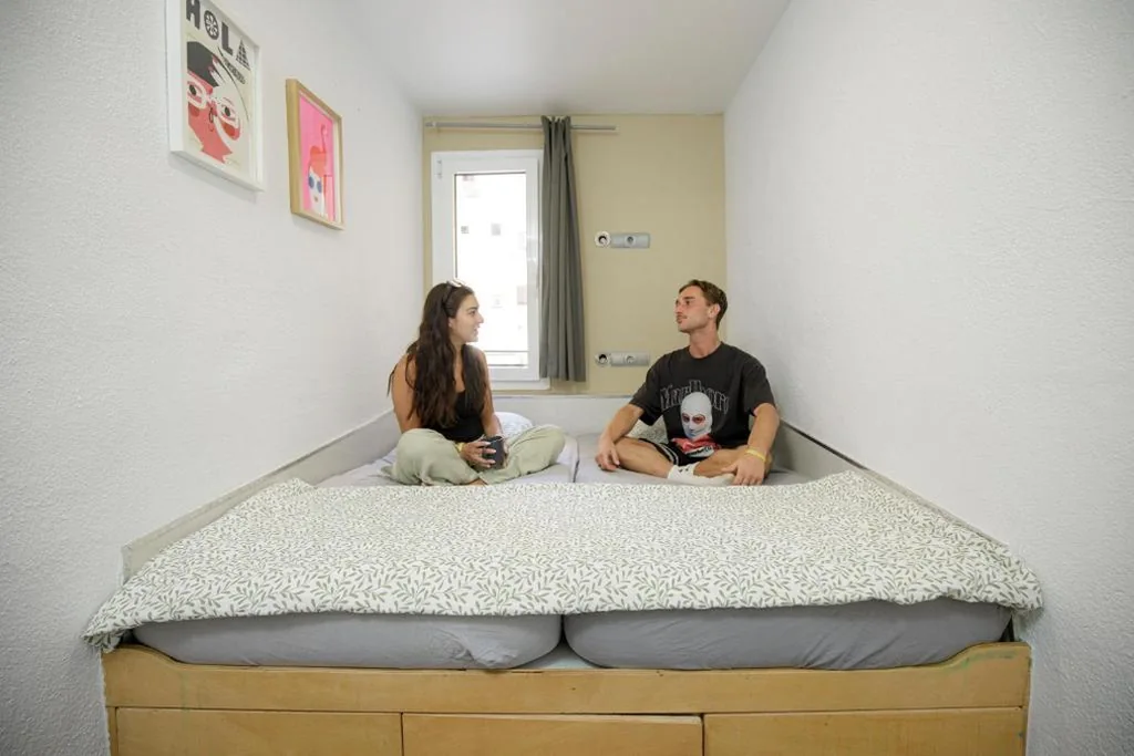 Camera doppia standard con bagno condiviso — Onefam Paralelo