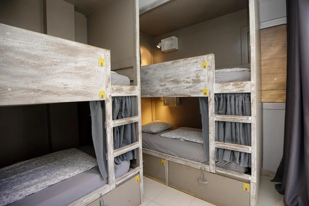Cama en habitación compartida mixta de 4 camas — Onefam Sants