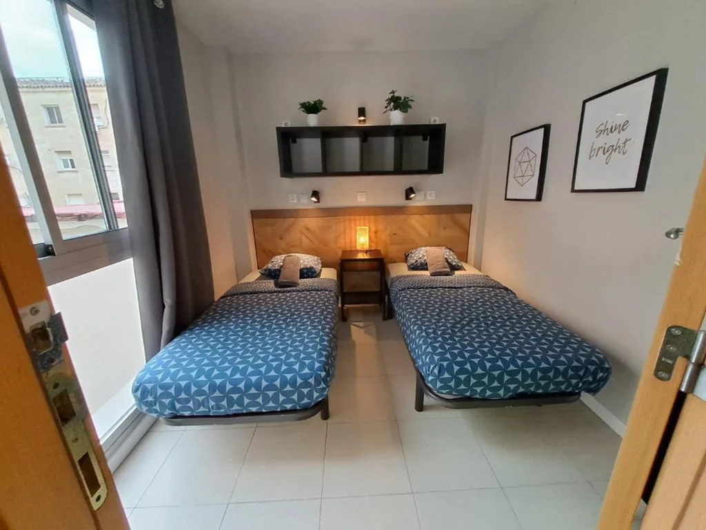 Habitación Doble con baño compartido - 2 camas — Onefam Sants