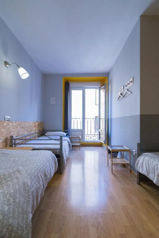 Posto letto in dormitorio misto da 3 letti — Onefam Sungate