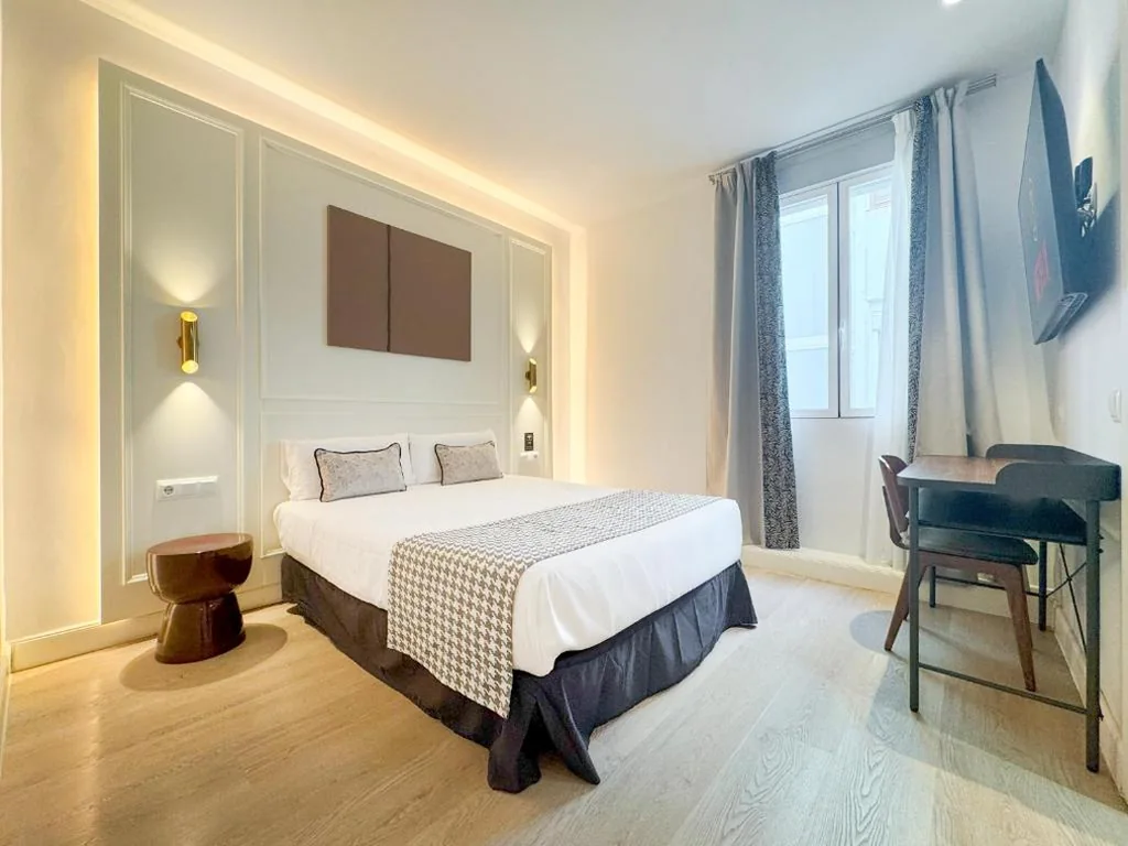 Grande Chambre Double — Ópera Stays by Charming