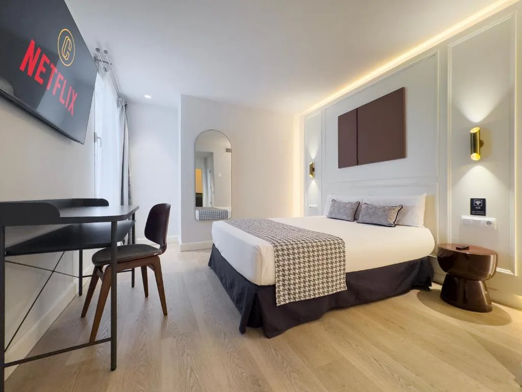 Grande Chambre Double — Ópera Stays by Charming