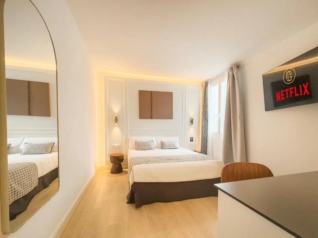 Grande Chambre Double — Ópera Stays by Charming