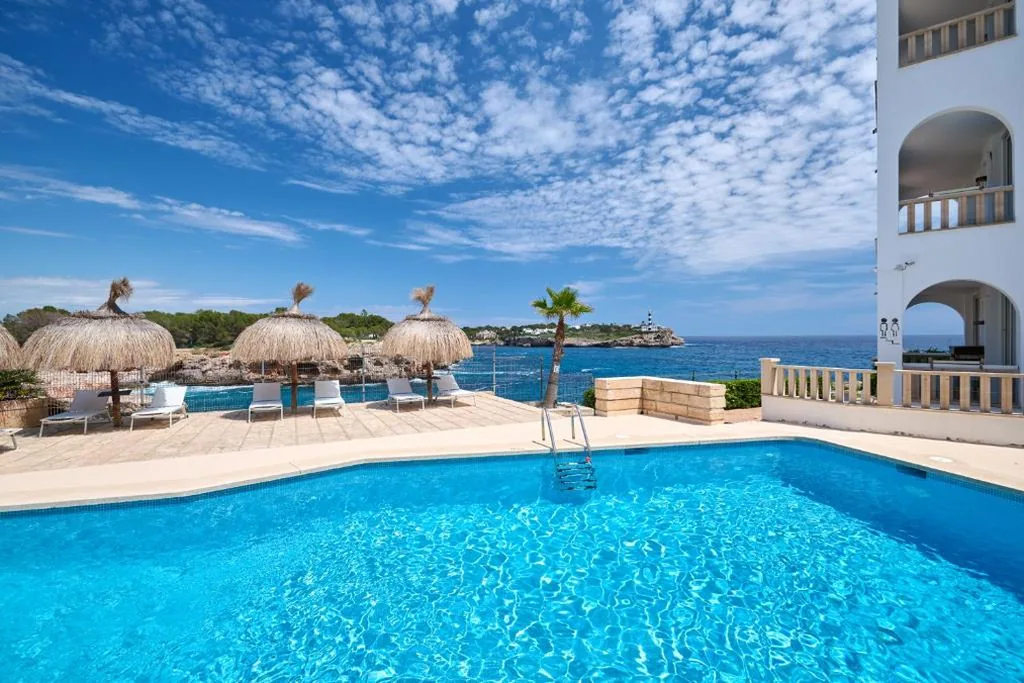 Appartement Standard d’une chambre avec vue sur la piscine et vue partielle sur la mer — Orange Colom - Seaside Apartments