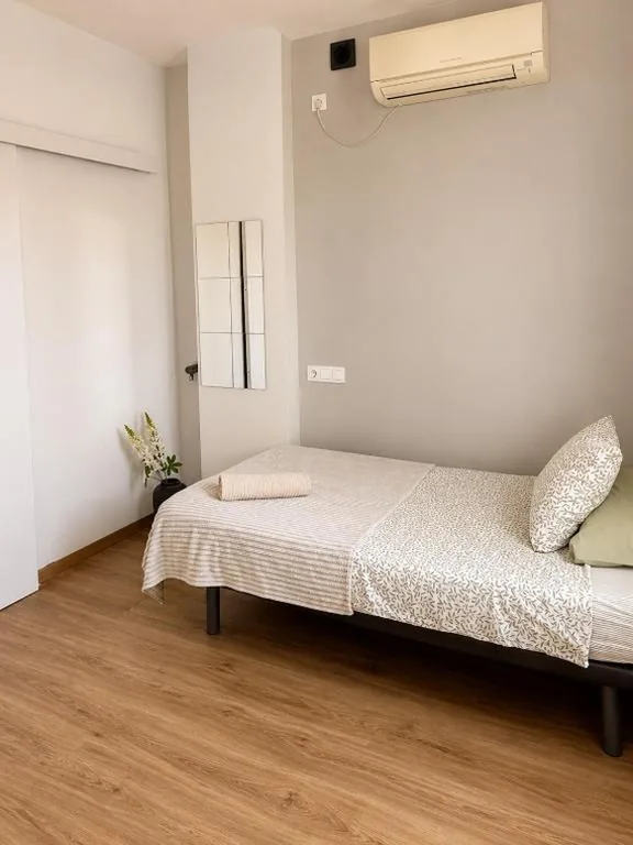 Barrierefreies Einzelzimmer für Personen mit eingeschränkter Mobilität — Orange Vibes Guest house