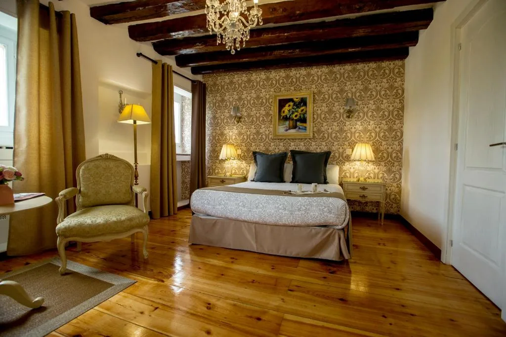 Habitación Doble con vistas — Oriente Palace Apartments
