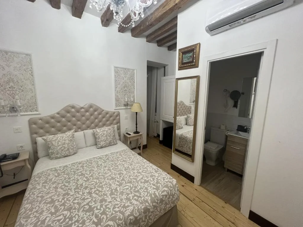 Habitación Individual interior — Oriente Palace Apartments