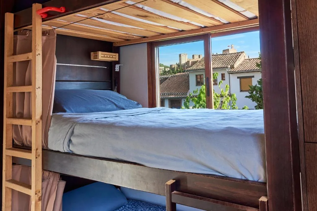 Letto a castello in dormitorio misto — Oripando Hostel