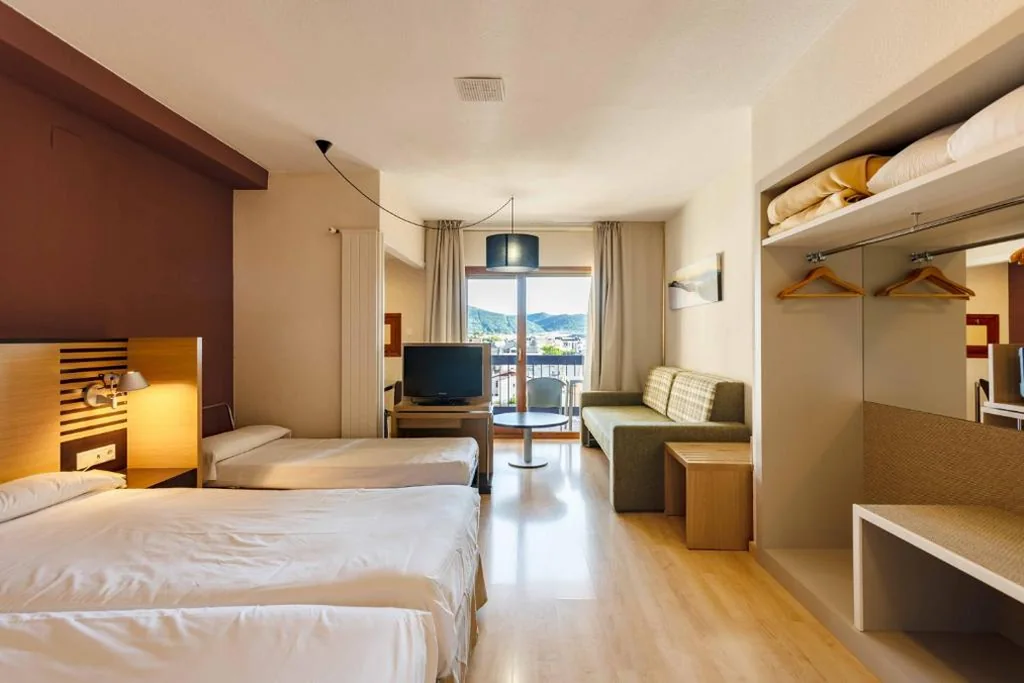 Camera tripla — Oroel Hotel & SPA