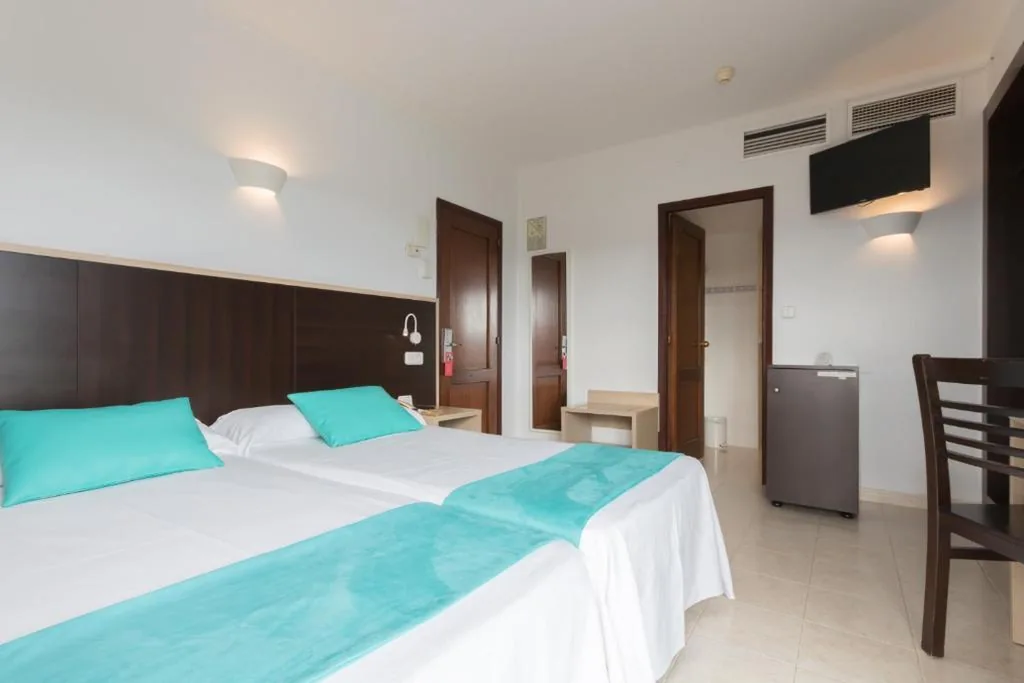 Zweibettzimmer - You & Me — Orosol Hotel by Typic Hotels