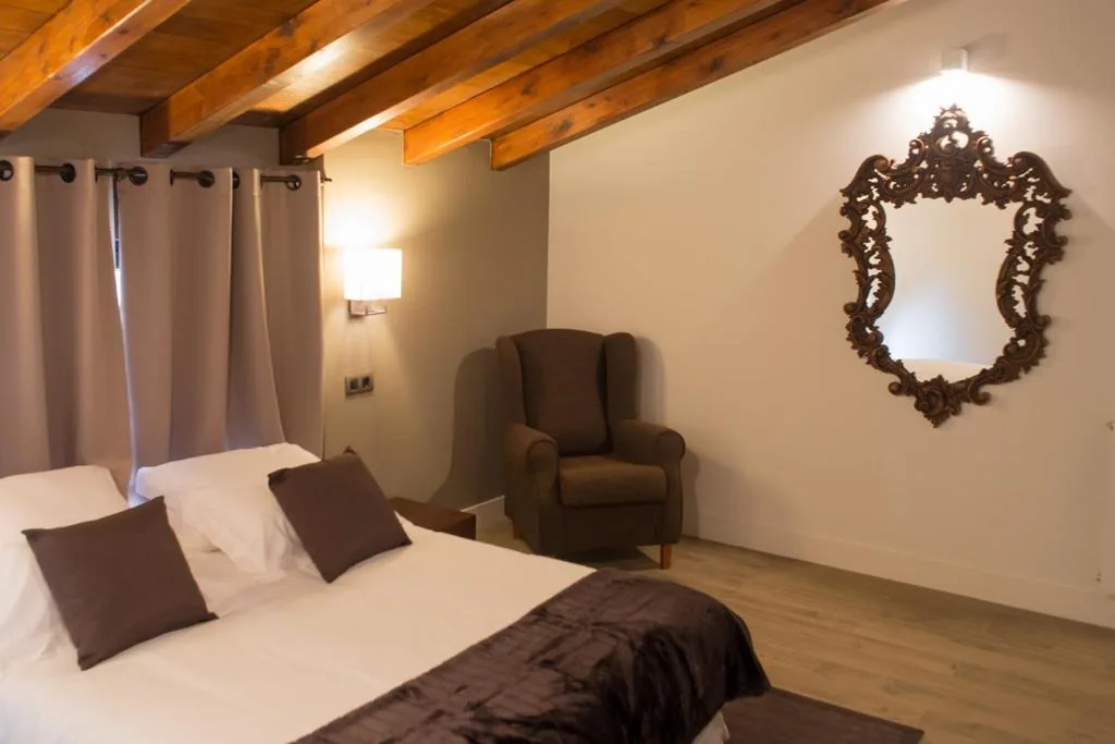 Accessible Double Room for guests with reduced mobility — Osabarena Hotela