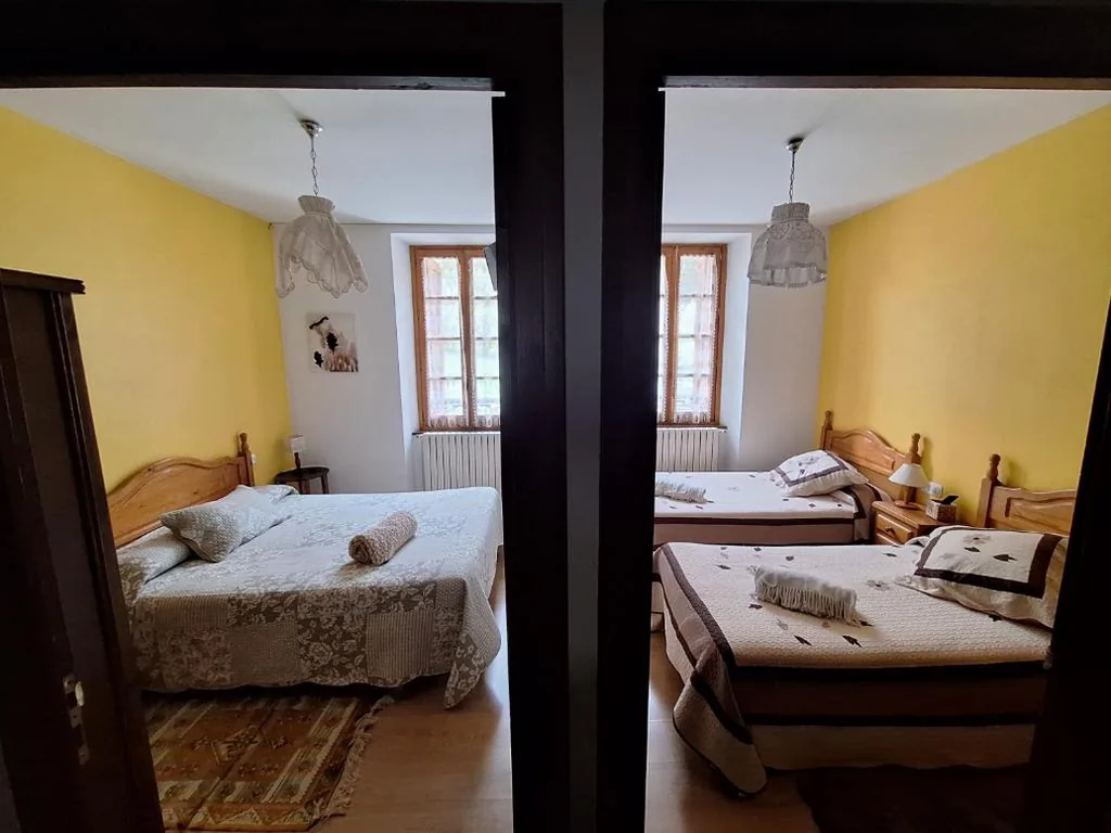 Habitación Familiar con baño privado — Ostau ERA NHEUADA VALLE DE ARAN