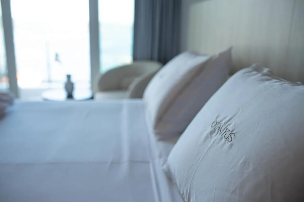 Camera con letto extra-large e vista sul mare — Otantus Hotel