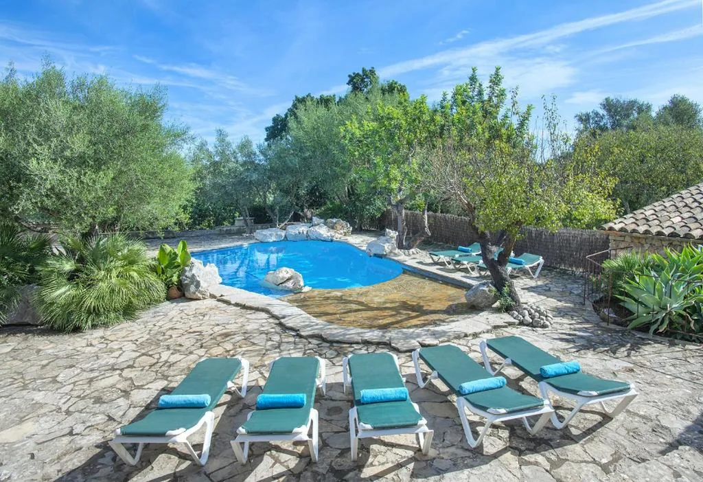 Owl Booking Villa Lloberina - In the Midst of Nature