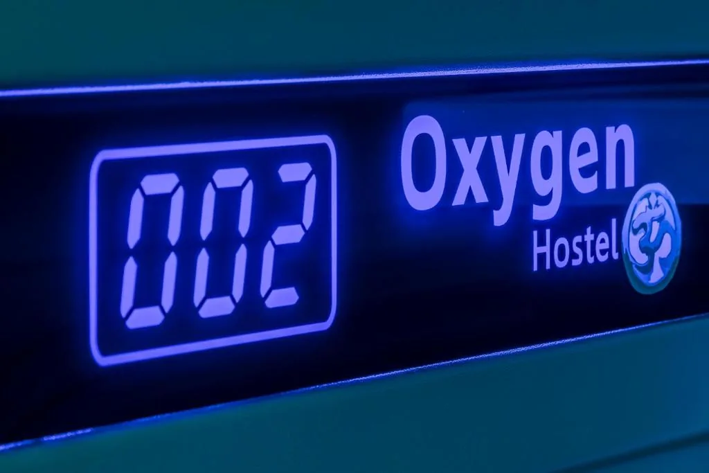 男女共用ドミトリーのダブルカプセル — OXYGEN HOSTEL Capsula