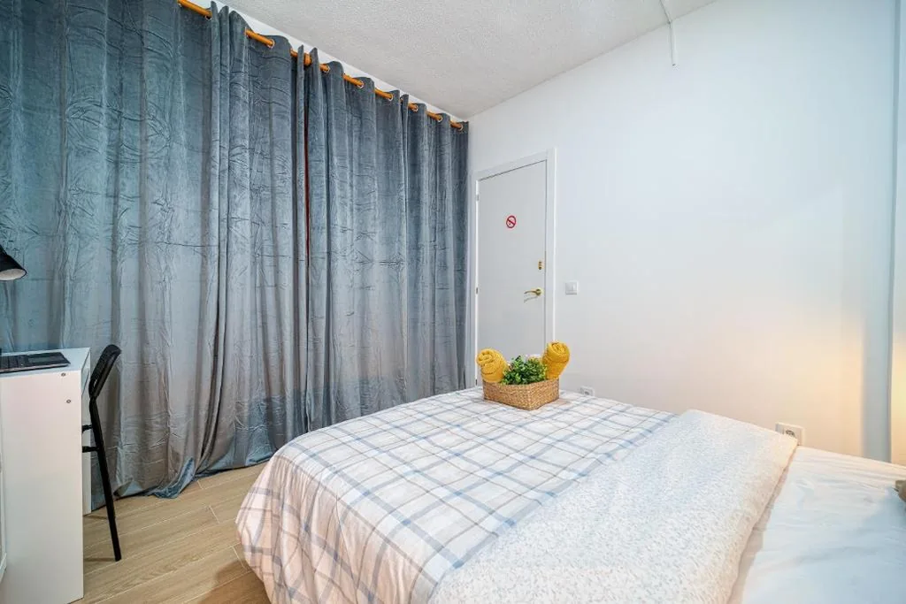 Camera doppia con bagno in comune — P CasaCafe Madrid Calle Carlos Dubois 3