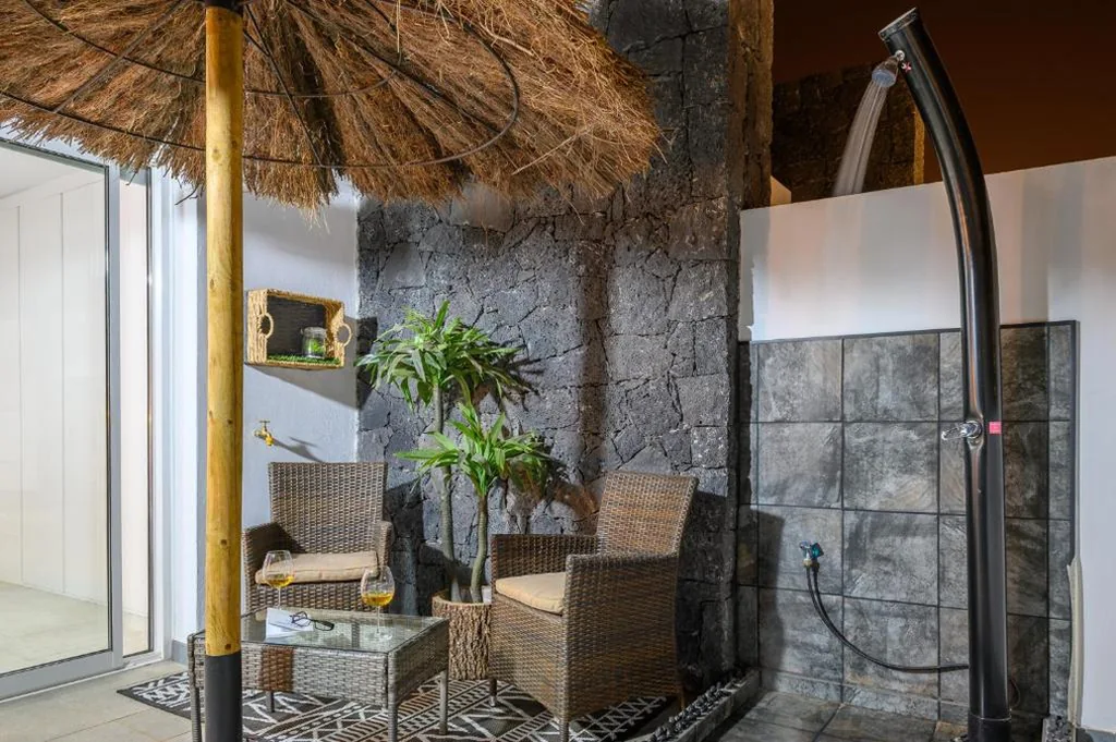 3-Bedroom House — Pachamama House - Near the beach, Air-Con, Fast Wifi and SAT tv By Lanzarote Vacation Homes