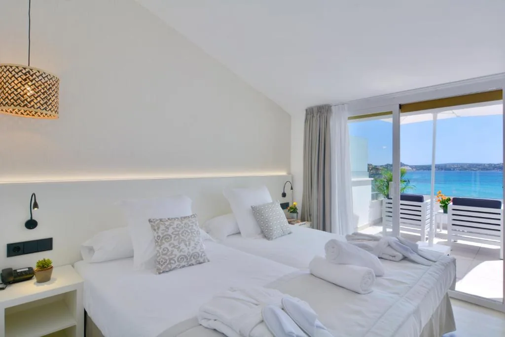 海の景色を望むスーペリアダブルルーム — Paguera Treff Boutique Hotel