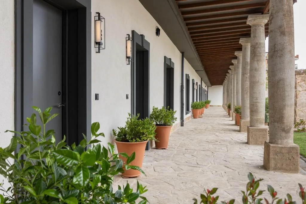 Camera Superior con terrazza e vista sul giardino — Palacio Arriluce Hotel - The Leading Hotels of the World