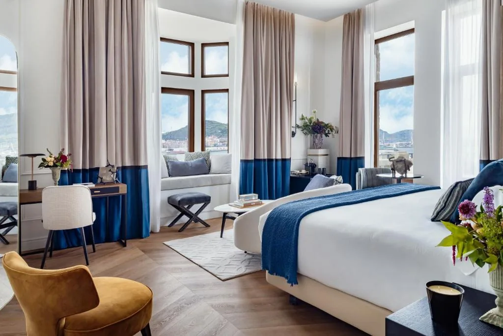 Suite Deluxe con terrazza e vista sul mare — Palacio Arriluce Hotel - The Leading Hotels of the World