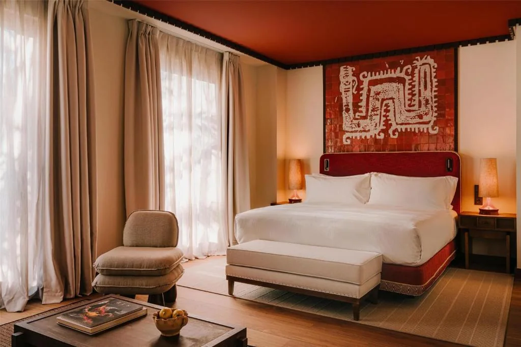 Quarto com cama extragrande - Santa Cruz com acesso ao spa — Palacio De Godoy Caceres, Curio Collection By Hilton