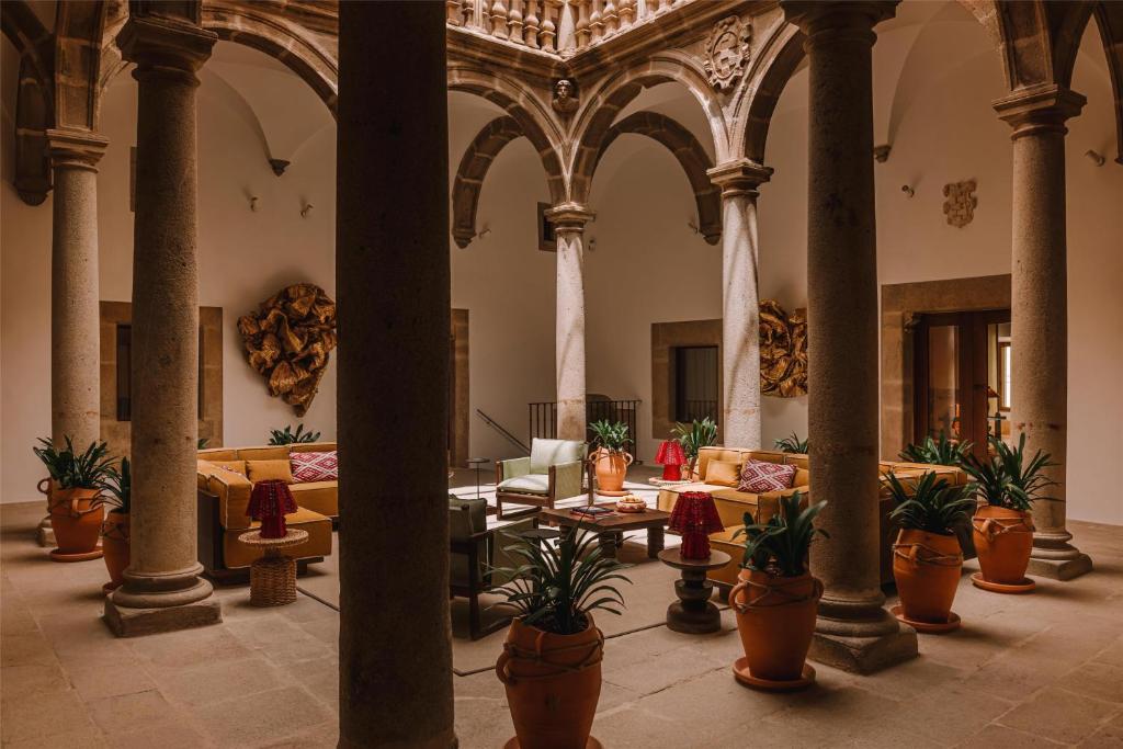 Palacio De Godoy Caceres, Curio Collection By Hilton