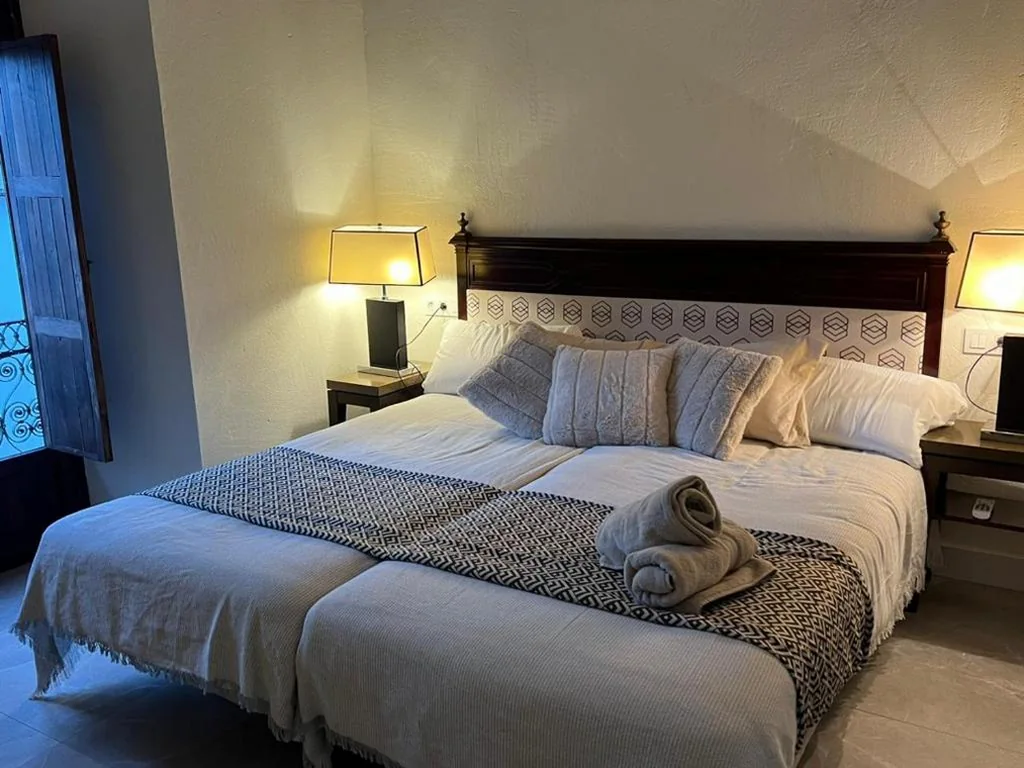 Camera Deluxe con letto extra-large — Palacio de los Angulo casa histórica en el centro de Córdoba