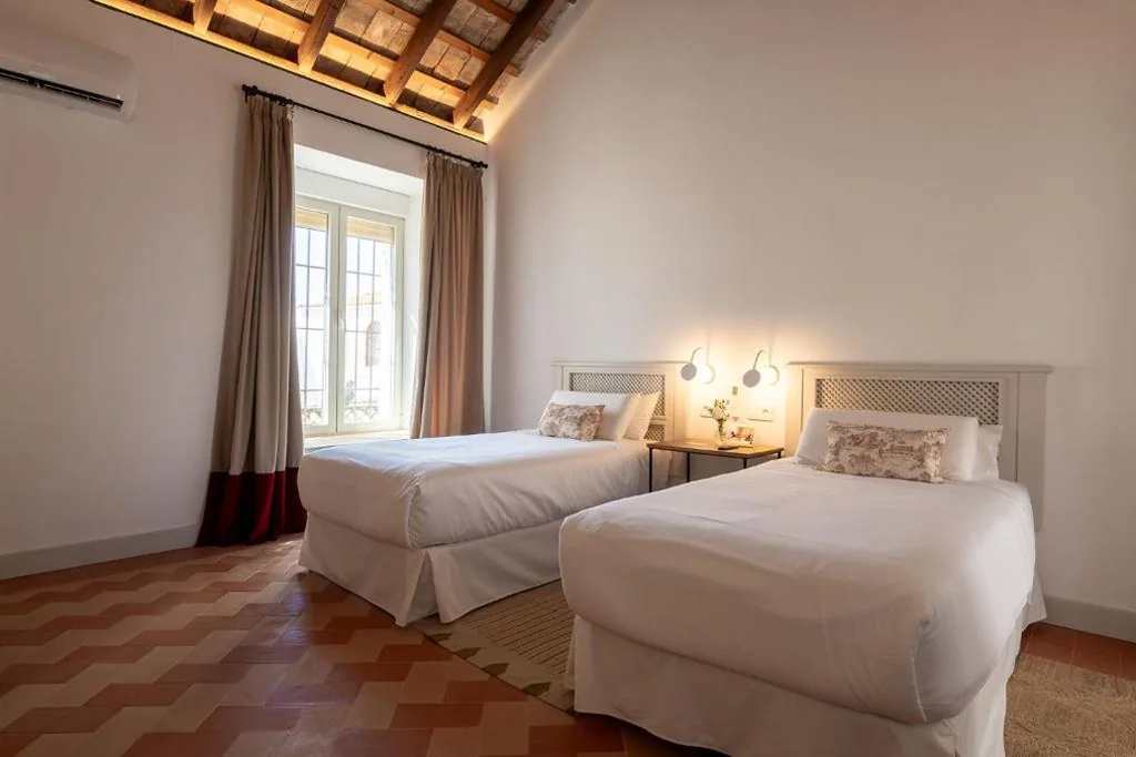 Twin Room — Palacio de los Leones