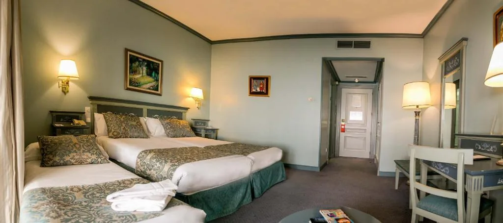 Habitación Triple Estándar (2 adultos + 1 niño) — Palacio de los Velada