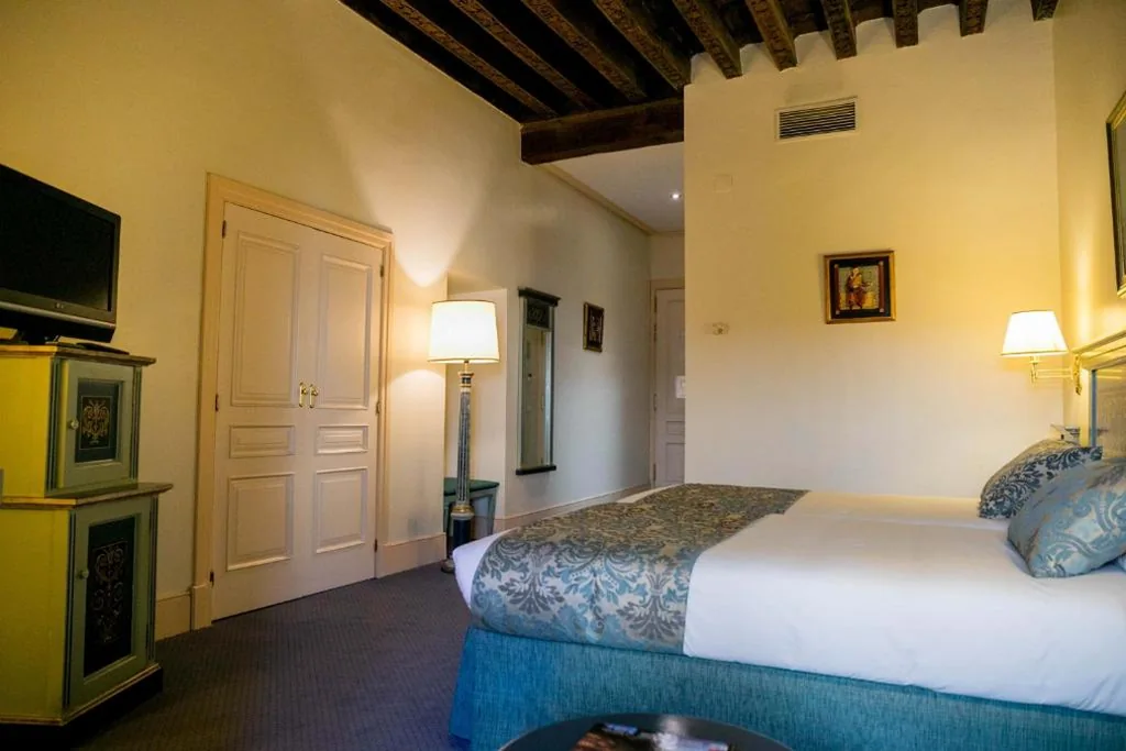 Habitación Triple Superior (2 adultos + 1 niño) — Palacio de los Velada