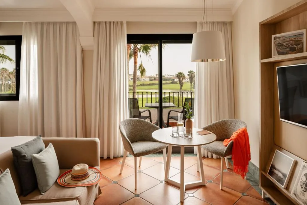 Quarto Premium com vista para o campo de golfe — Palacio de Sancti Petri, a Gran Meliá Hotel - The Leading Hotels of the World