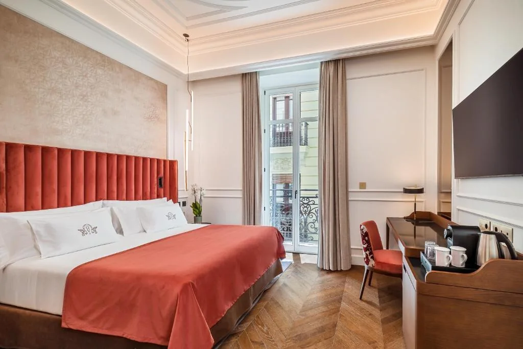 Habitación Doble Deluxe con balcón — Palacio Gran Vía, a Royal Hideaway Hotel