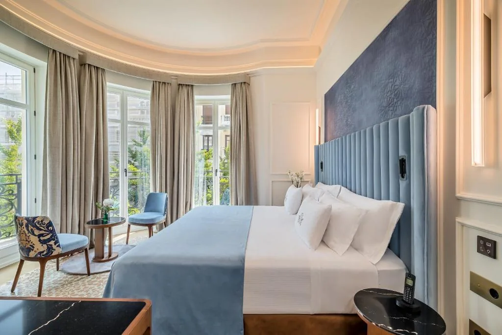 Habitación Doble Deluxe esquinera - 1 o 2 camas — Palacio Gran Vía, a Royal Hideaway Hotel