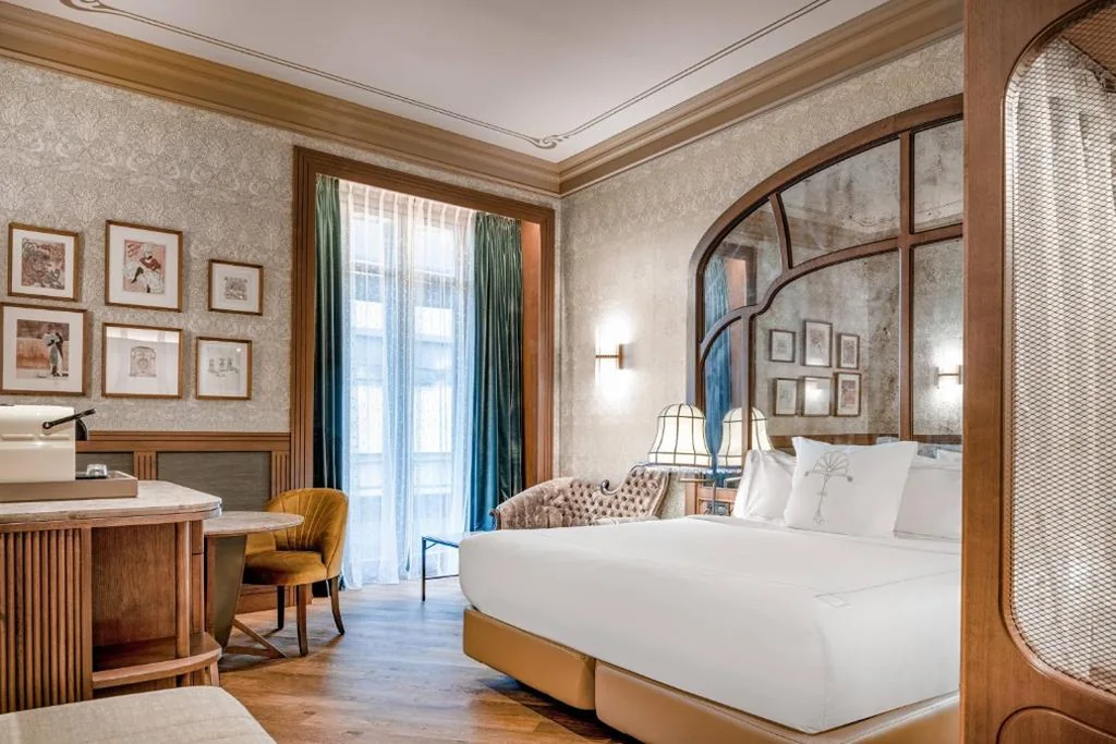 Superior kamer met 1 extra groot bed en uitzicht op de stad — Palacio Santa Clara, Autograph Collection