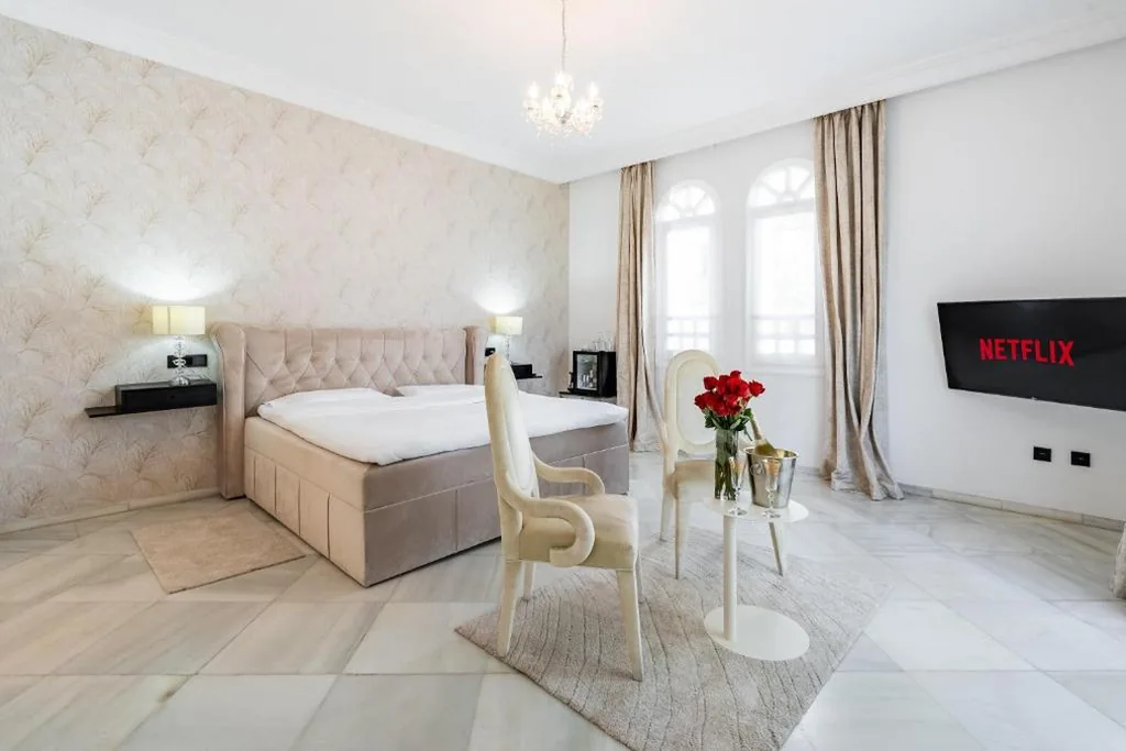 Suite con terraza — Palacio Suites Marbella