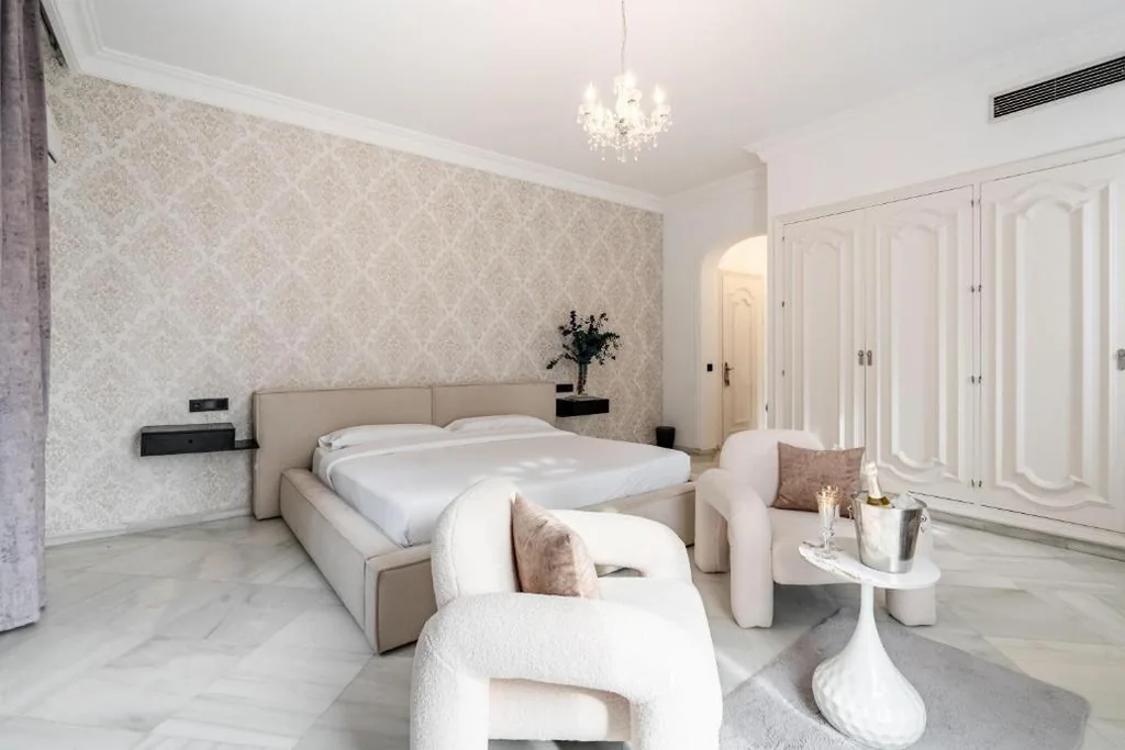 Suite Doble Estándar — Palacio Suites Marbella