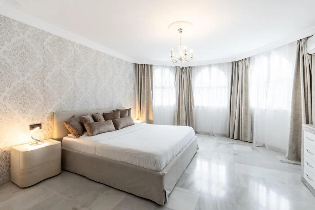 Suite Doble Estándar — Palacio Suites Marbella