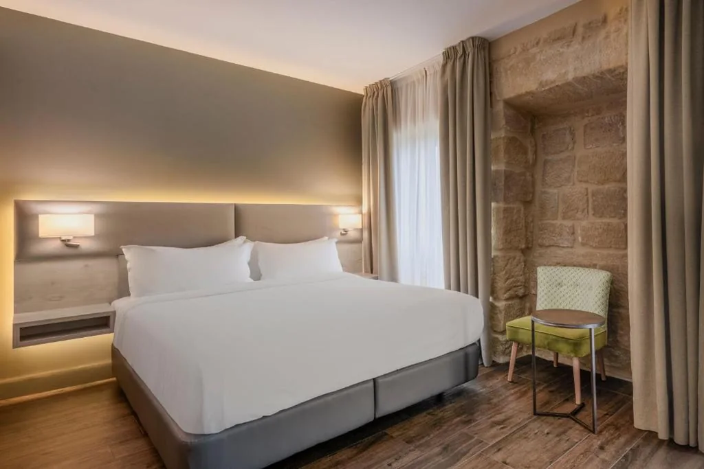 Deluxe-Zimmer mit Flussblick – 1 extragroßes Doppelbett — Palacio Tondon Autograph Collection
